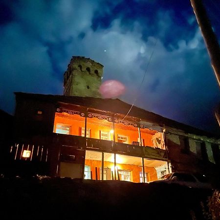 ホテル Old House Adishi エクステリア 写真
