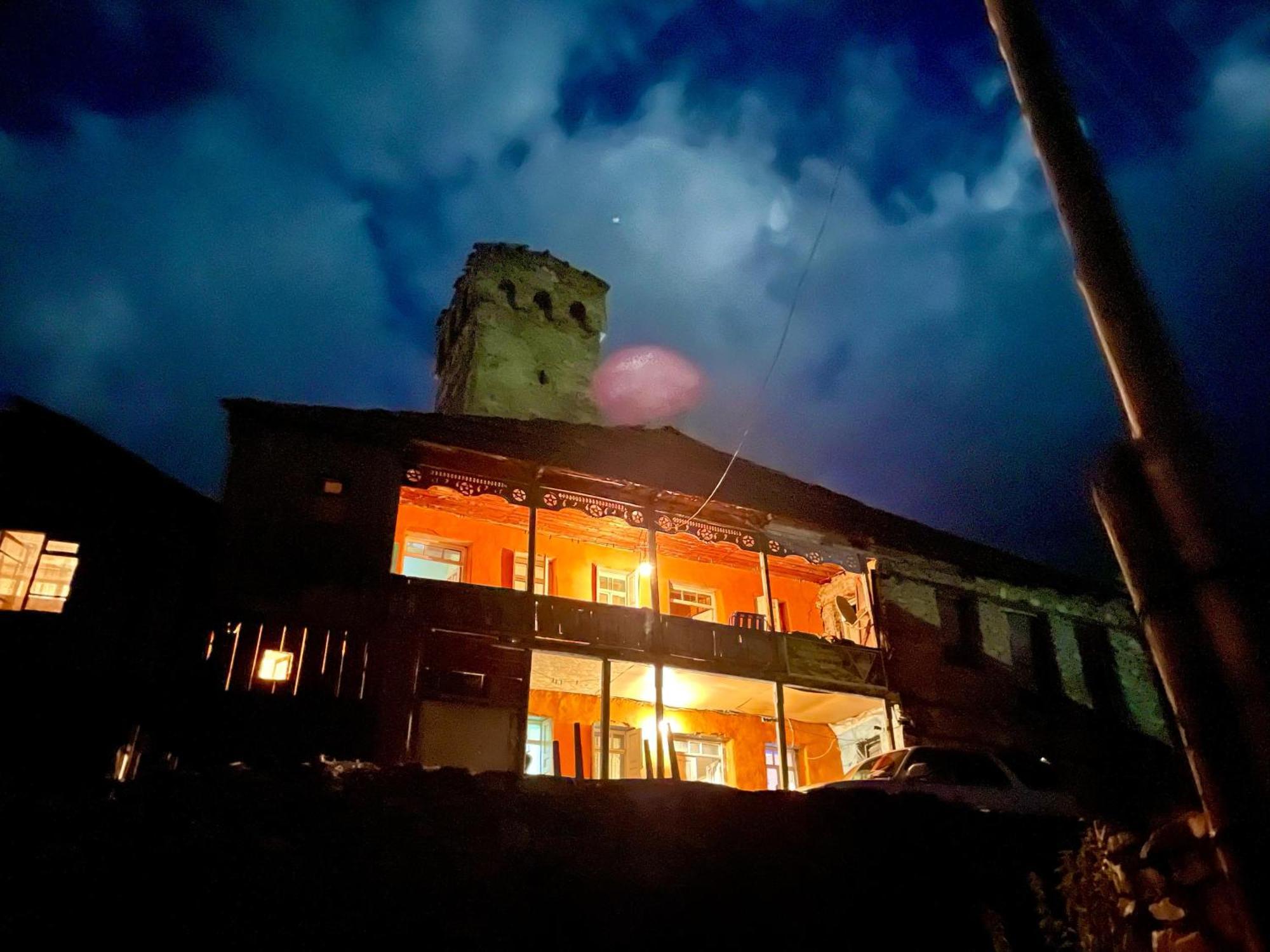 ホテル Old House Adishi エクステリア 写真