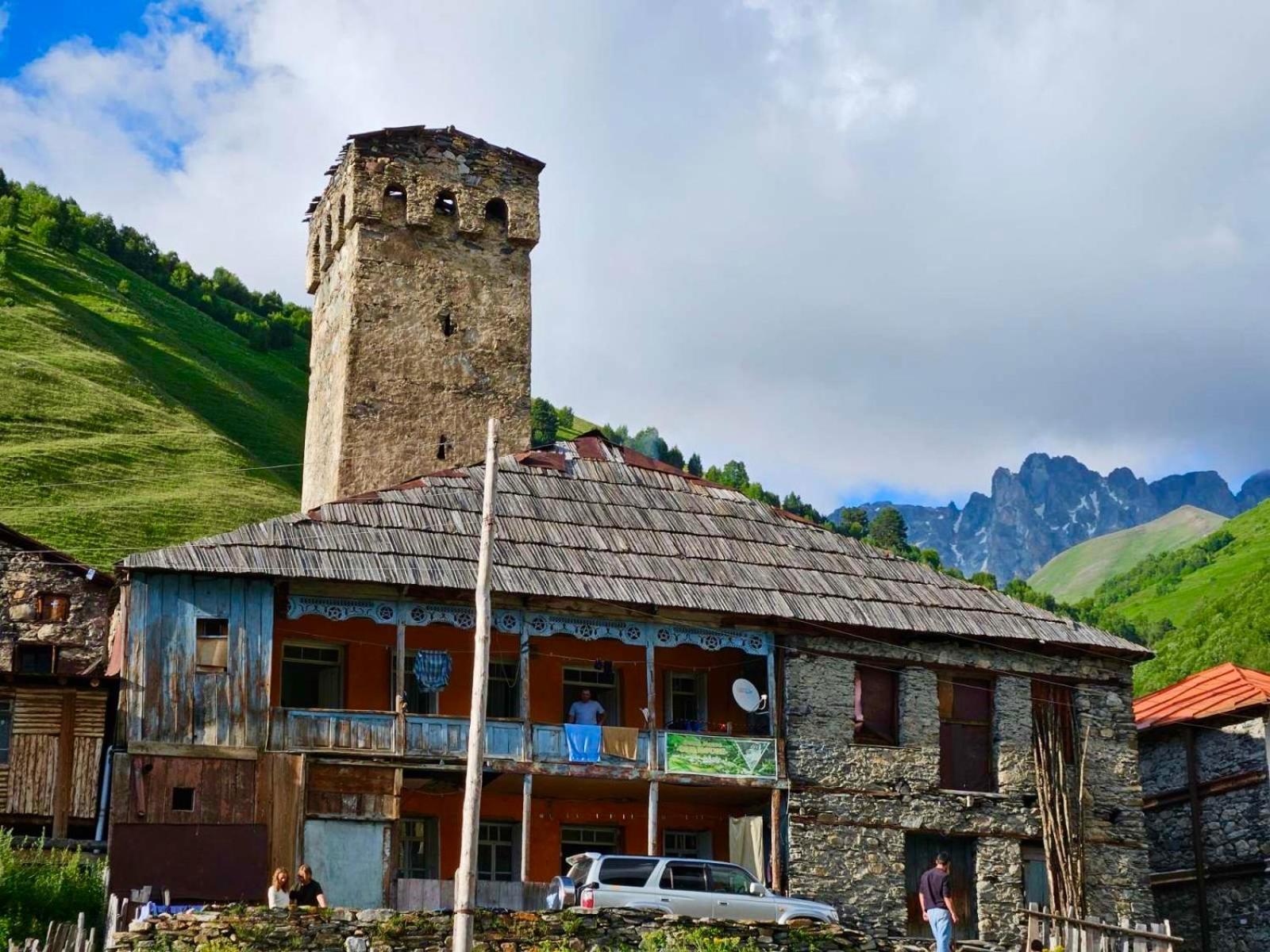 ホテル Old House Adishi エクステリア 写真