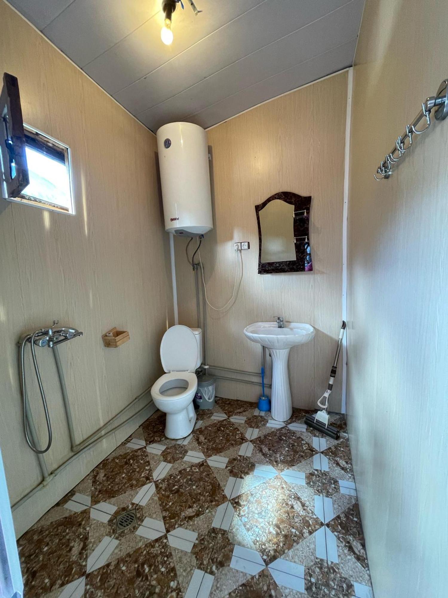 ホテル Old House Adishi エクステリア 写真
