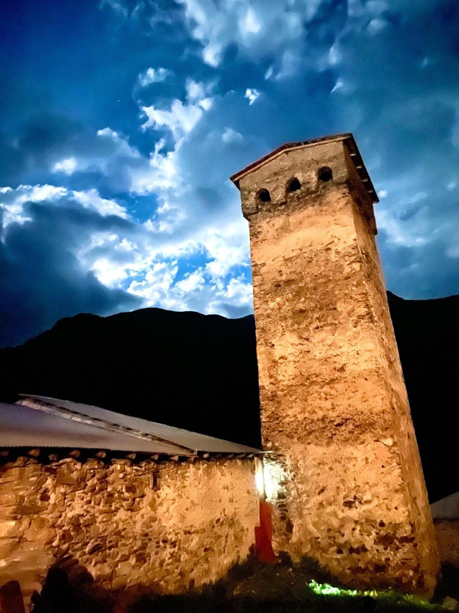 ホテル Old House Adishi エクステリア 写真