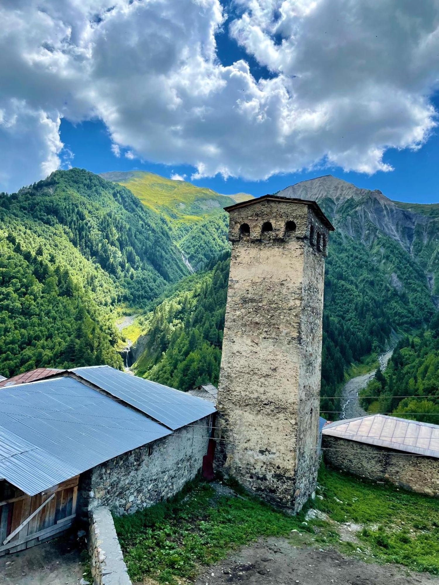 ホテル Old House Adishi エクステリア 写真